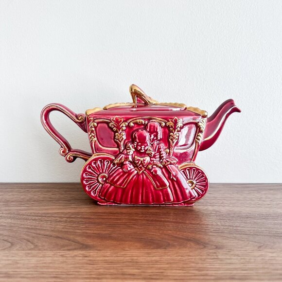 Cinderella Carriage Teapot with Gold Gilding, Ellgreave Pottery Co, 1941-1952 - Picture 1 of 10